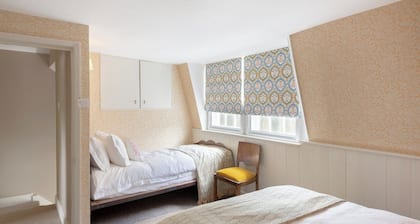 Art Deco Charm, Bath on Your Doorstep | Parking