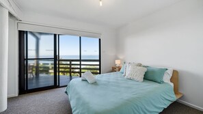 4 bedrooms, iron/ironing board, free WiFi, bed sheets - Salt Life Manyana - Beachfront! (Manyana)