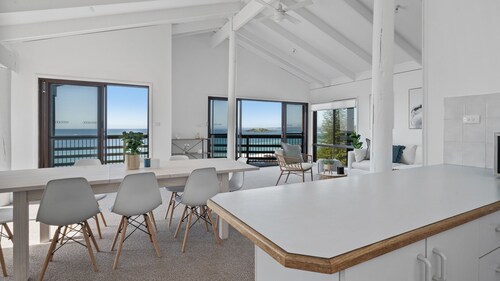 Salt Life Manyana - Beachfront!