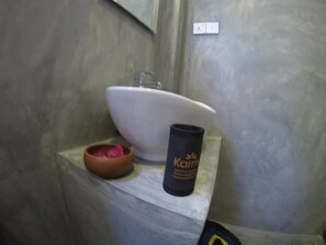 Ensemble douche/baignoire, bidet