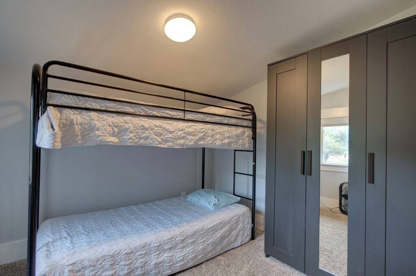 2 chambres, fer et planche à repasser, lit parapluie, Wi-Fi gratuit