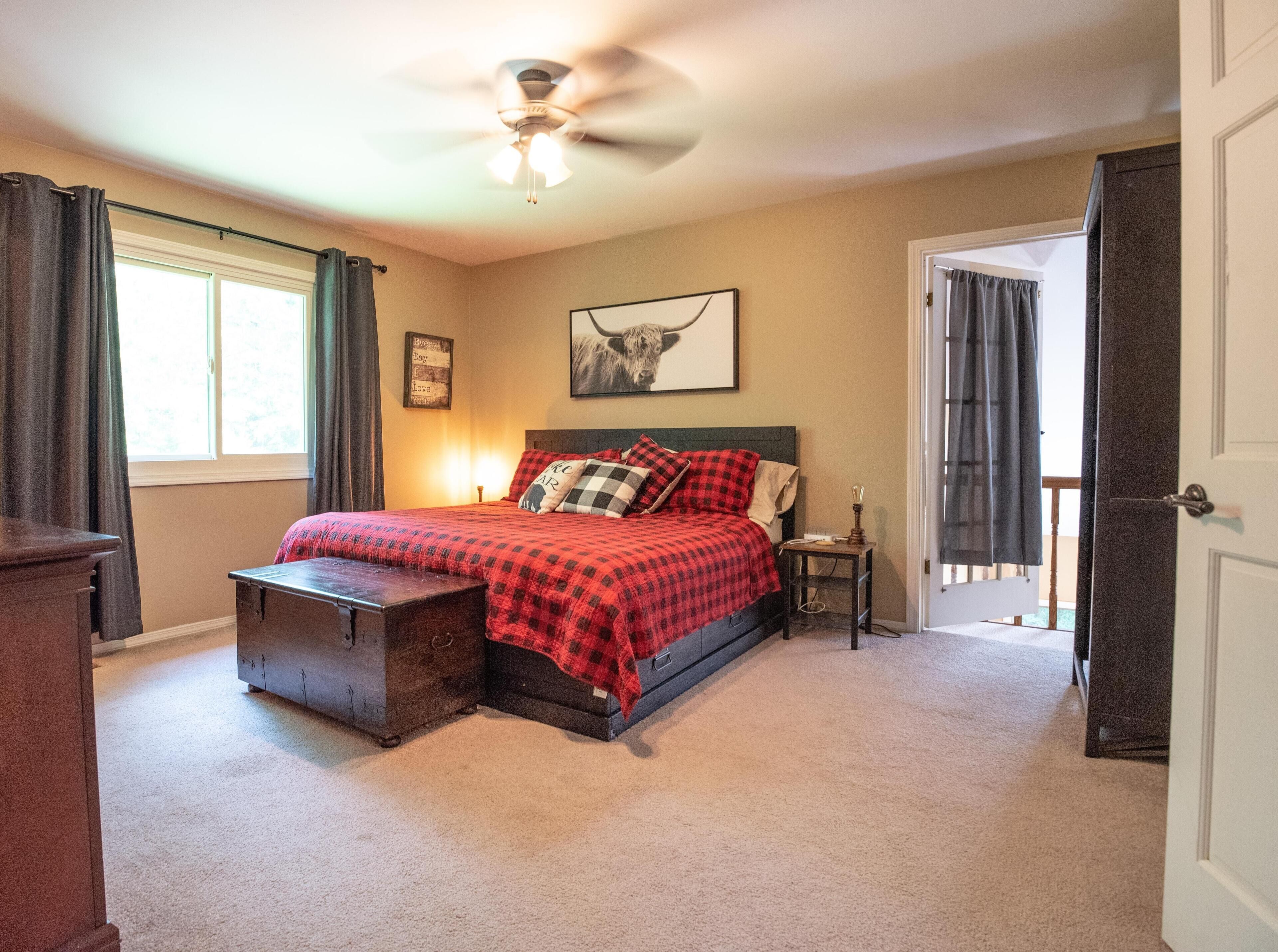 4 bedrooms, desk, iron/ironing board, free WiFi