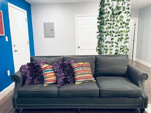 Interior - Magic Gardens 2BD Apt in Center City (Philadelphia)