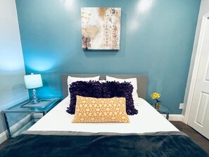 2 slaapkamers, bedden met traagschuimmatras, een bureau