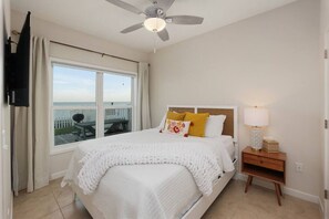 2 عدّة غرف نوم ومكتب ومكواة/لوح كي وسرير سفر