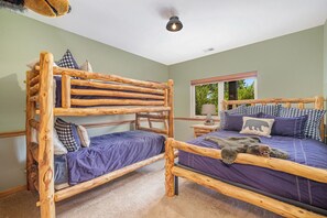 3 bedrooms, iron/ironing board, free WiFi, bed sheets