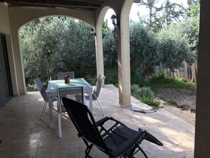 Outdoor dining - Easy living, spacious and modern home (Rosh Pina)