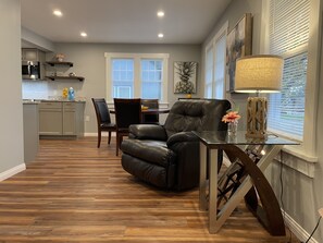 Interior - Modern 2 Bedroom Rental House, Close to Lake Michigan (Manitowoc)