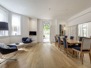 Cottage | Dining - Hoppapill House (Bournemouth)