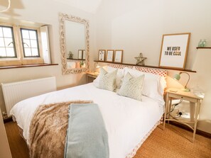 Cottage | 3 bedrooms, individually decorated, individually furnished, free WiFi - The Small House (Cheltenham)