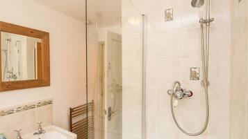 Cottage | Bathroom | Shower