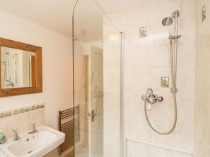 Cottage | Bathroom | Shower - Beckfold Cottage (Broughton in Furness)