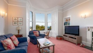 บ้านพัก, หลายเตียง | ห้องนั่งเล่น | ทีวี 30 นิ้ว พร้อมช่องเคเบิล