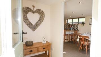 Cottage | Private kitchen | Fridge, microwave, dishwasher, electric kettle