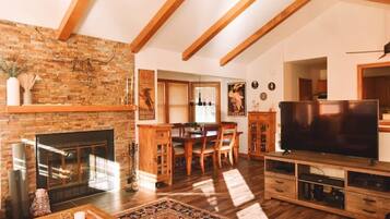 Smart TV, fireplace