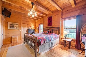 6 habitaciones, tabla de planchar con plancha y cuna de viaje 