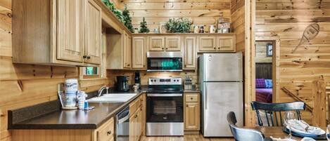 Køleskab, mikrobølgeovn, ovn, kogeplade