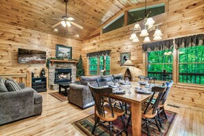 Interior - Private Smoky Mtn Cabin:Hot Tub,Firepit,Pool Table (Sevierville)