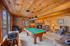Smart TV, fireplace, video games - Free Dollywood Tix/Pool/Arcade/Spacious/HotTub/ (Sevierville)