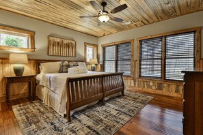 4 bedrooms, desk, iron/ironing board, free WiFi - Doc & Molly`s | Cherry Log, Ga (Cherry Log)
