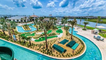 Alberca al aire libre y alberca climatizada