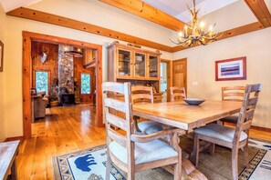 Dining - Badgers Camp - Beautiful and spacious home on Dodge Pond (Rangeley)