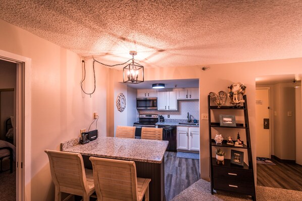 Dining - SilverCreek-2 Bedroom, 2 Bath Condo on the slopes w/ night skiing! (Snowshoe)