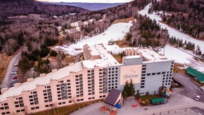 Exterior - SilverCreek-2 Bedroom, 2 Bath Condo on the slopes w/ night skiing! (Snowshoe)
