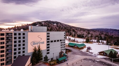 Silver Creek-5105 2 Bedroom, 2 Bath Condo. Night skiing, pools and tube park. 