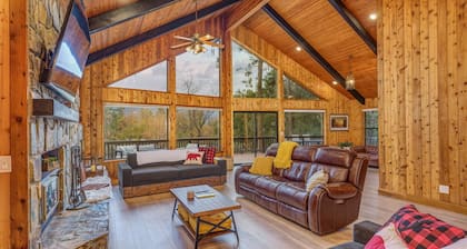 Summit Cabin! Stunning home Loaded with amenities!