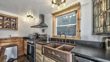 Réfrigérateur, four, plaque de cuisson, lave-vaisselle