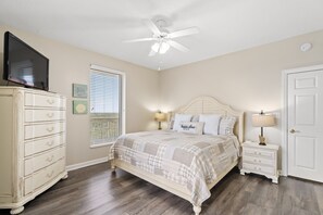 4 habitaciones, tabla de planchar con plancha, wifi y ropa de cama