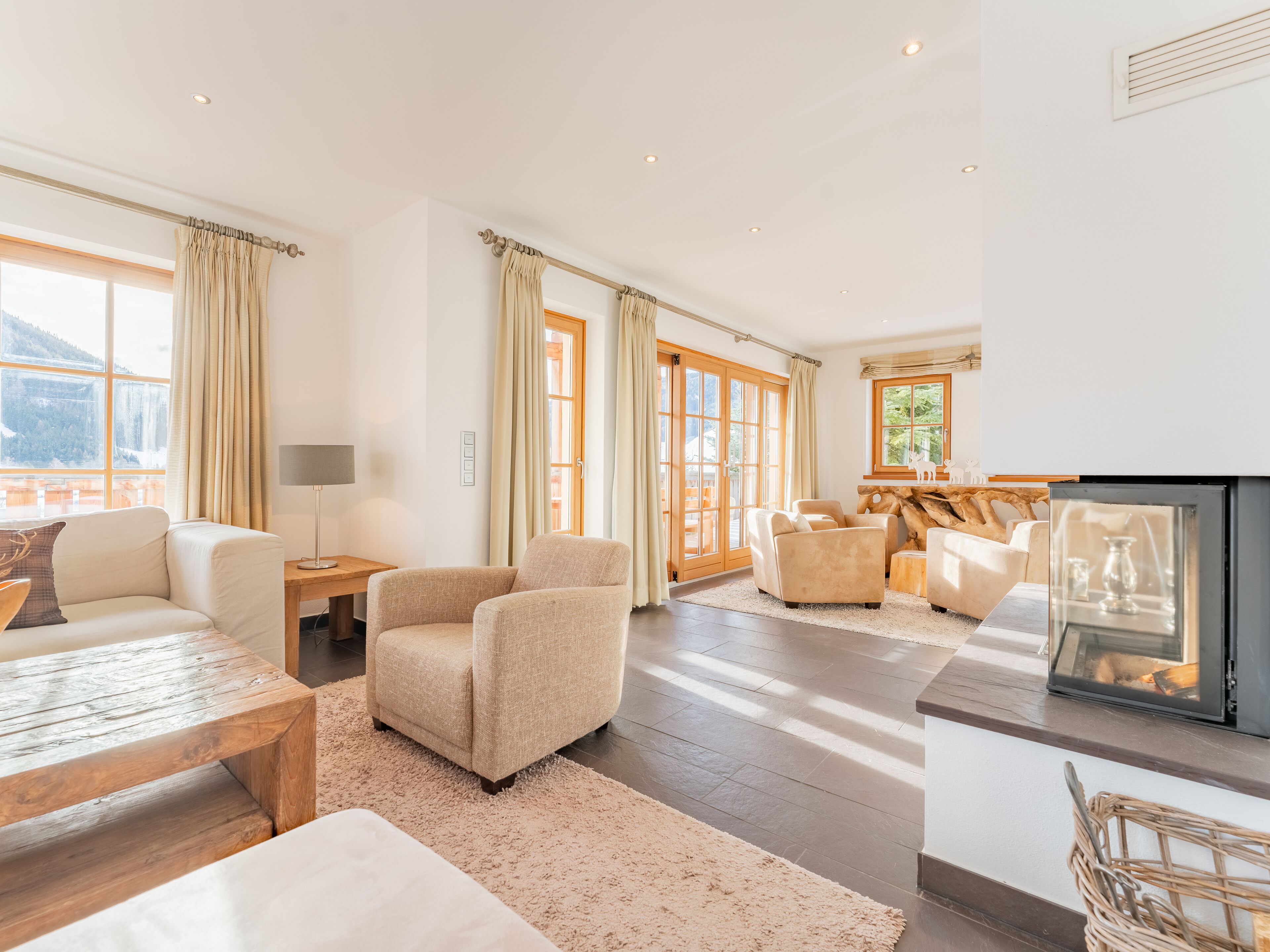 Télévision, cheminée