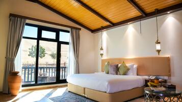 Premier Room | Peti besi dalam bilik, meja, ruang kerja komputer riba, kalis bunyi