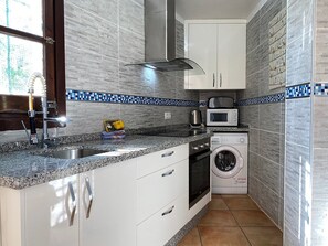Fridge, microwave, oven, coffee/tea maker