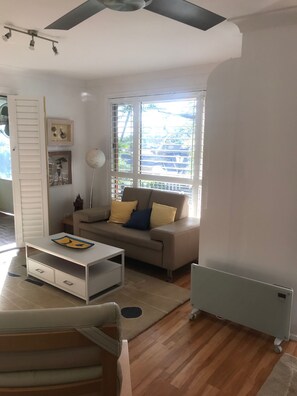 Smart TV - You'll love this little home and garden. (Corlette)