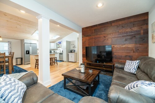 South Haven Great Lake Getaway Centrally located to downtown South Haven and South Beach