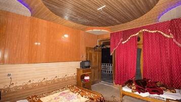 Standard Triple Room | Free WiFi, bed sheets