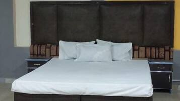 Habitación triple estándar | Wifi gratis y ropa de cama
