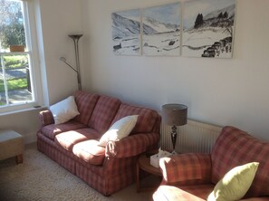 House | Ruang tamu | 30 inci televisyen dengan kabel 