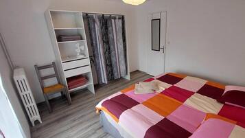 4 bedrooms, iron/ironing board, travel crib, free WiFi