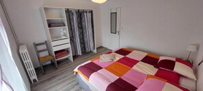 4 bedrooms, iron/ironing board, travel crib, free WiFi