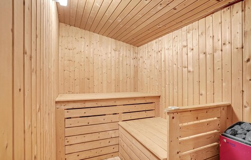 Awesome home in Hemmet with sauna