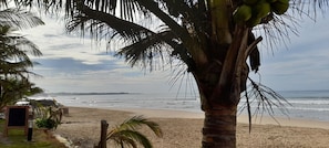 On the beach - The Ocean Villa (Matara)