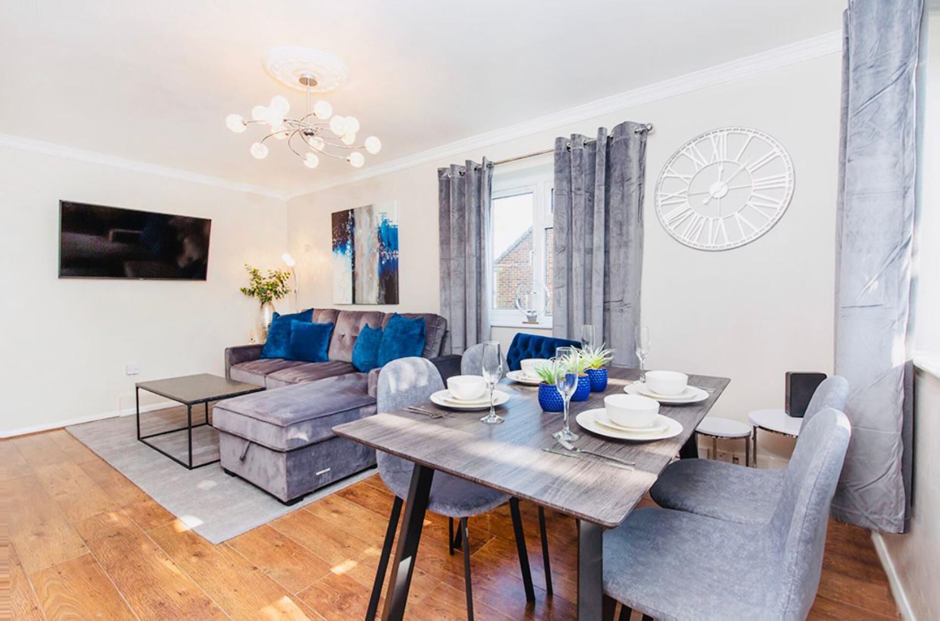 Apartment | Dining