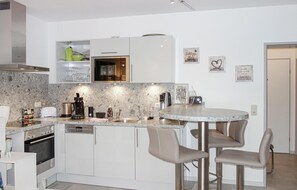 Kühlschrank, Herdplatte, Geschirrspüler