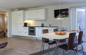 Fridge, stovetop, dishwasher