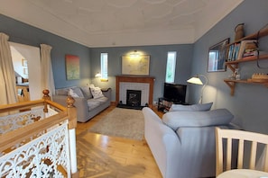 Fireplace - 1 Bed Lodge - Sleeps 2 - Pets Ok - Free Parking (Acharacle)