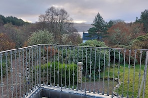 Property grounds - 1 Bed Lodge - Sleeps 2 - Pets Ok - Free Parking (Acharacle)