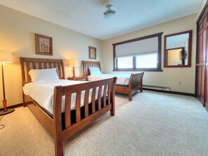 2 bedrooms, iron/ironing board, free WiFi, bed sheets